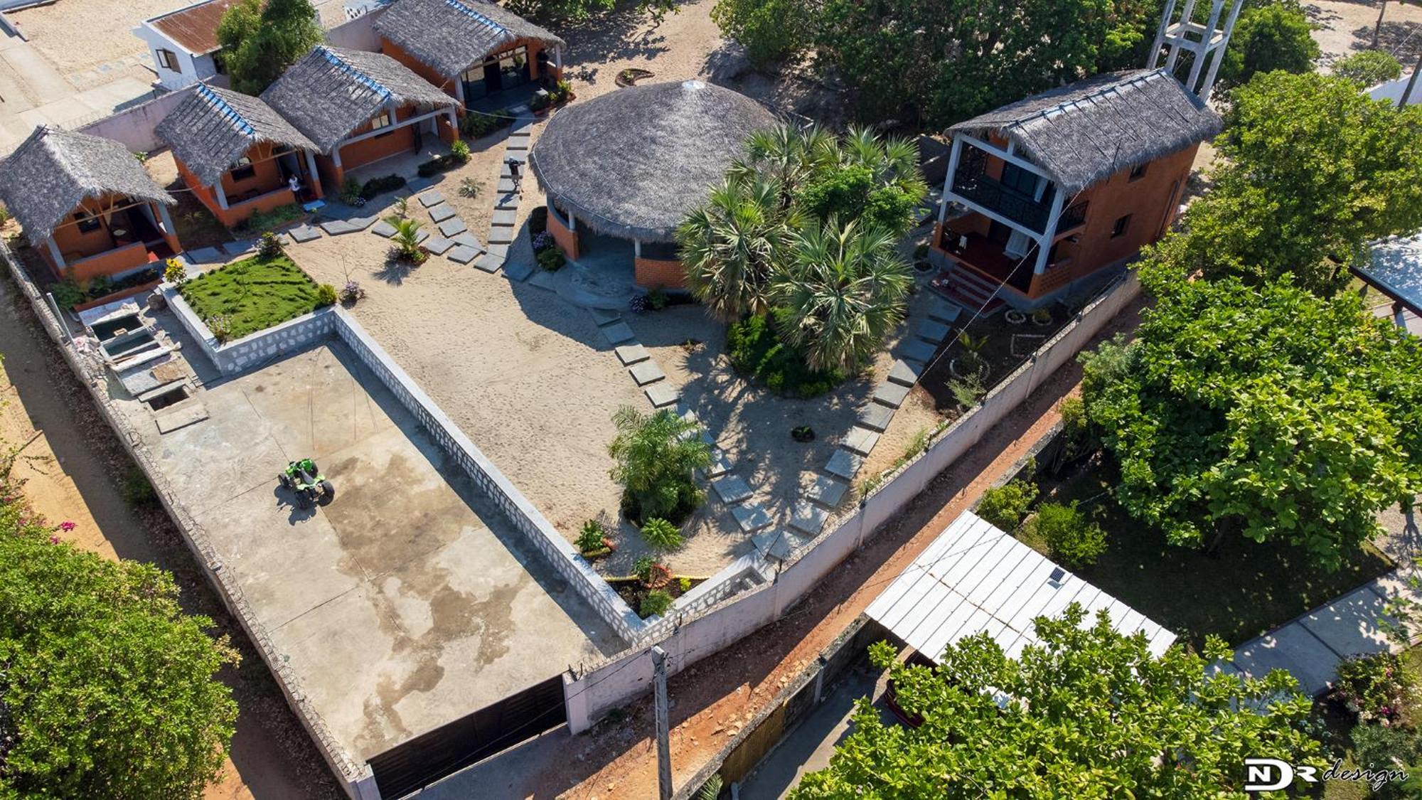 Le Jardin Des Delices Hotel Mahajanga Exterior photo