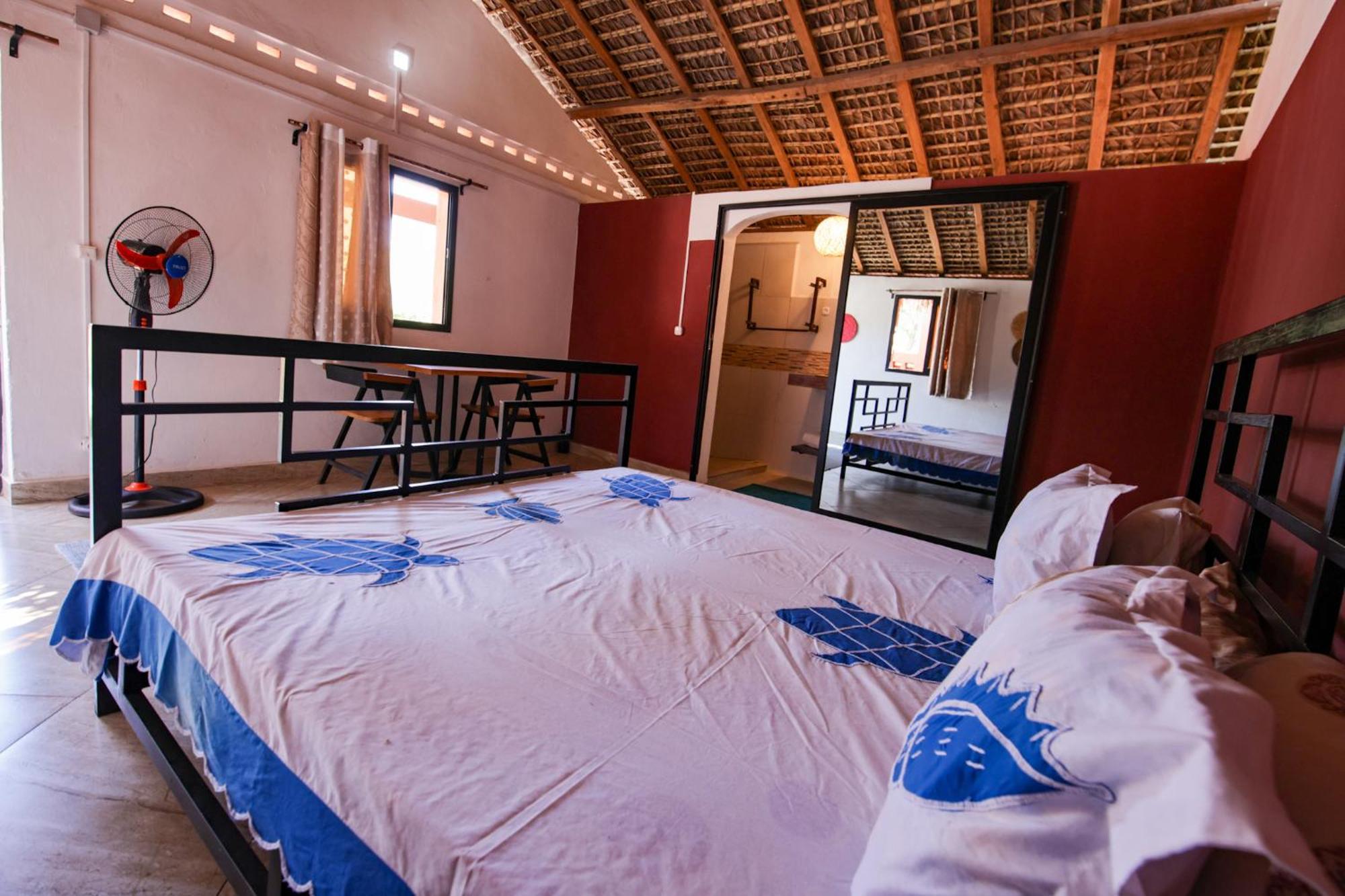 Le Jardin Des Delices Hotel Mahajanga Exterior photo